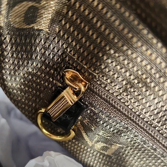 THE FIND Leopard Print Shoulder Bag with Gold Accents,with  Key Chain - Picture 13 of 16